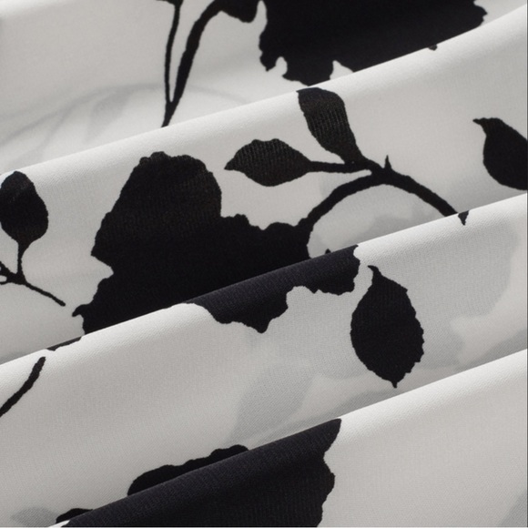 #22 1 Left! White & Black Floral V-Neck Top - Picture 5 of 11